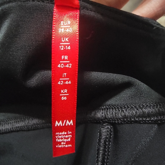 SPANX Leggings Black and Gray - Metallic - Picture 8 of 11